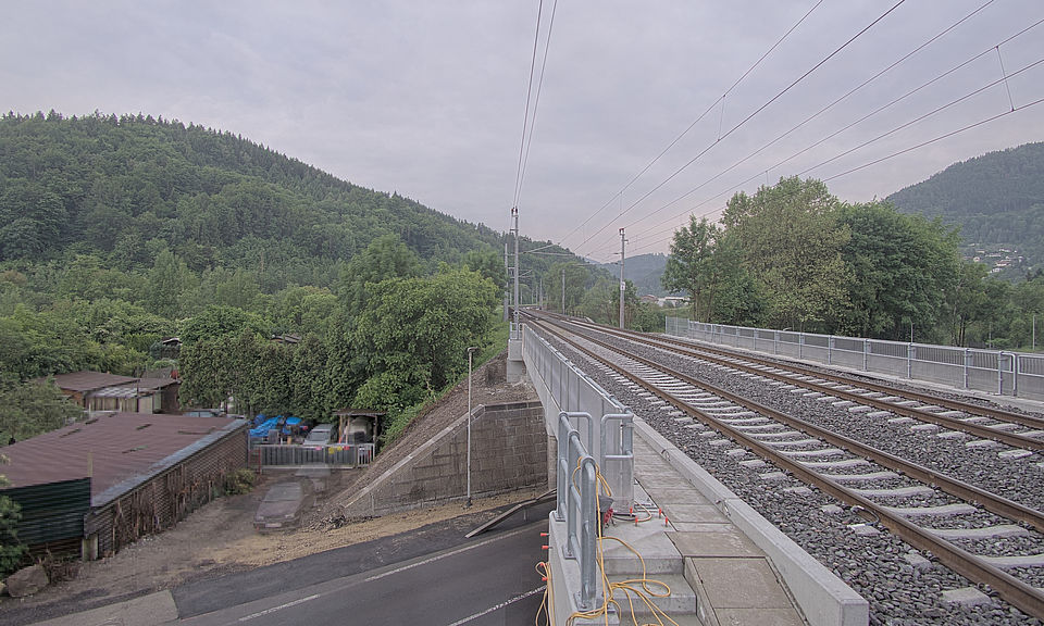 Livebild Baukamera 1 - Webcam 'Gesamtansicht nach Südwesten' - Baustelle Neubau Eisenbahnbrücke Bundesstraße B116, Diemlach bei Kapfenberg (ca. 5 Minuteninterval)